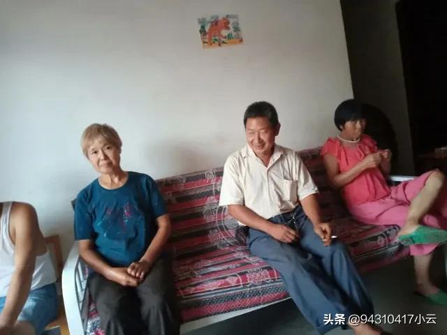 我喜歡看書(shū)，看書(shū)的方式是撕著(zhù)看，感覺(jué)好的裁剪下來(lái)，其他的扔掉，朋友認為我是不愛(ài)惜書(shū)，你認為呢？